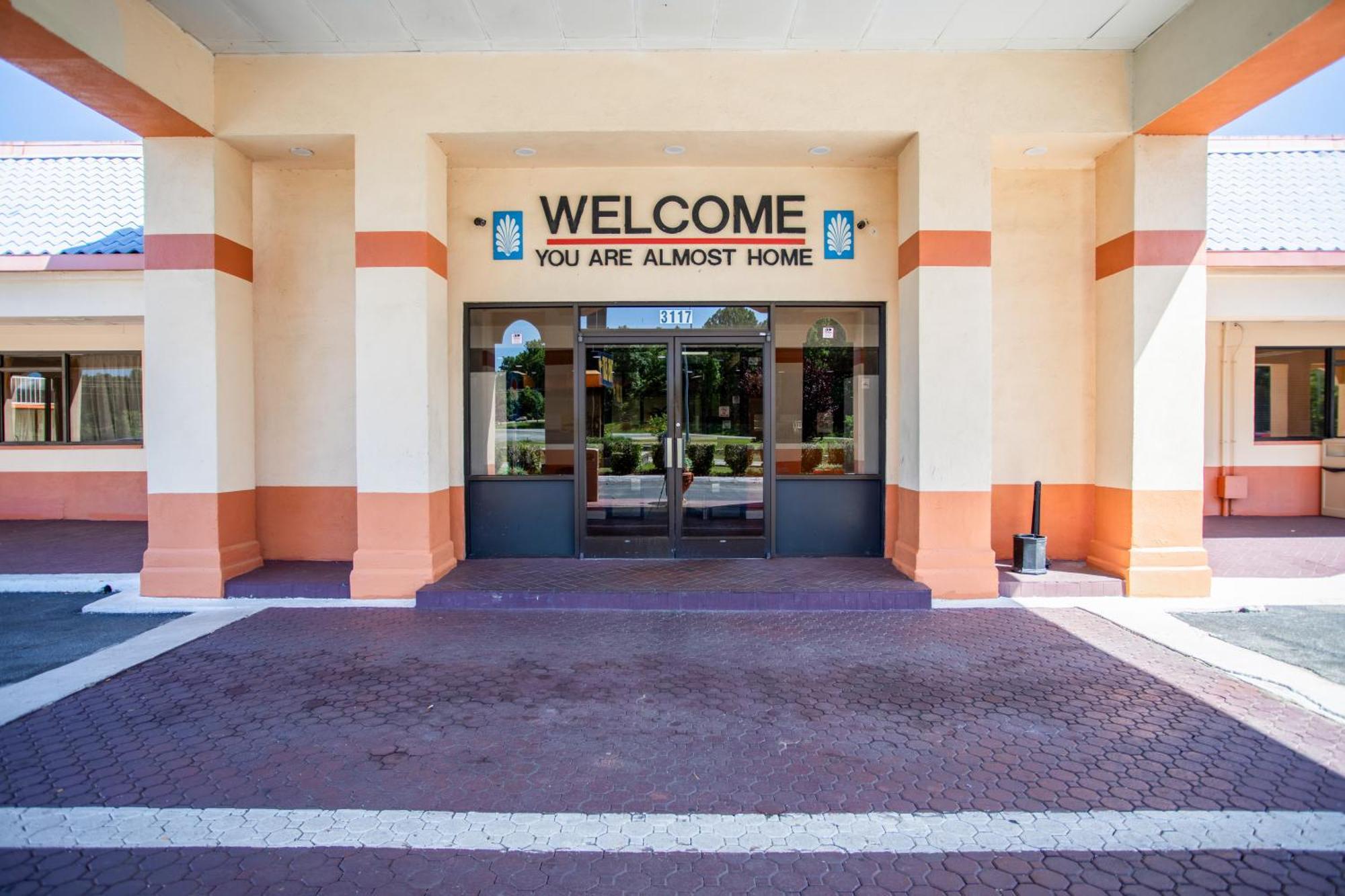 Oyo Hotel Greensboro East I 40 Dış mekan fotoğraf